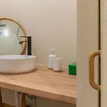 Apartamento 332 *